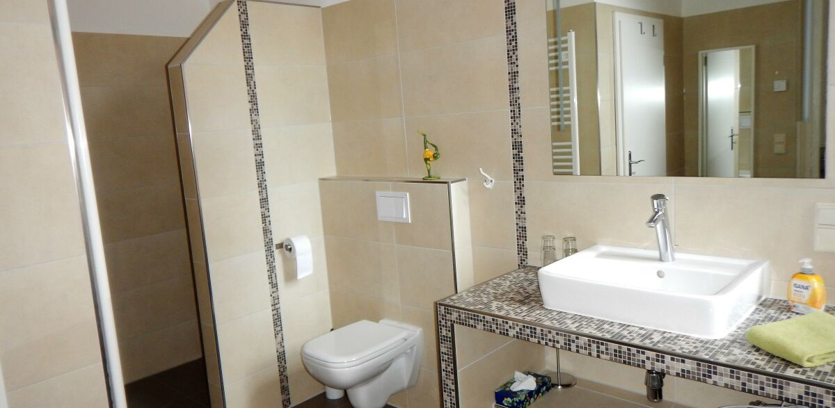 Modernes Badezimmer